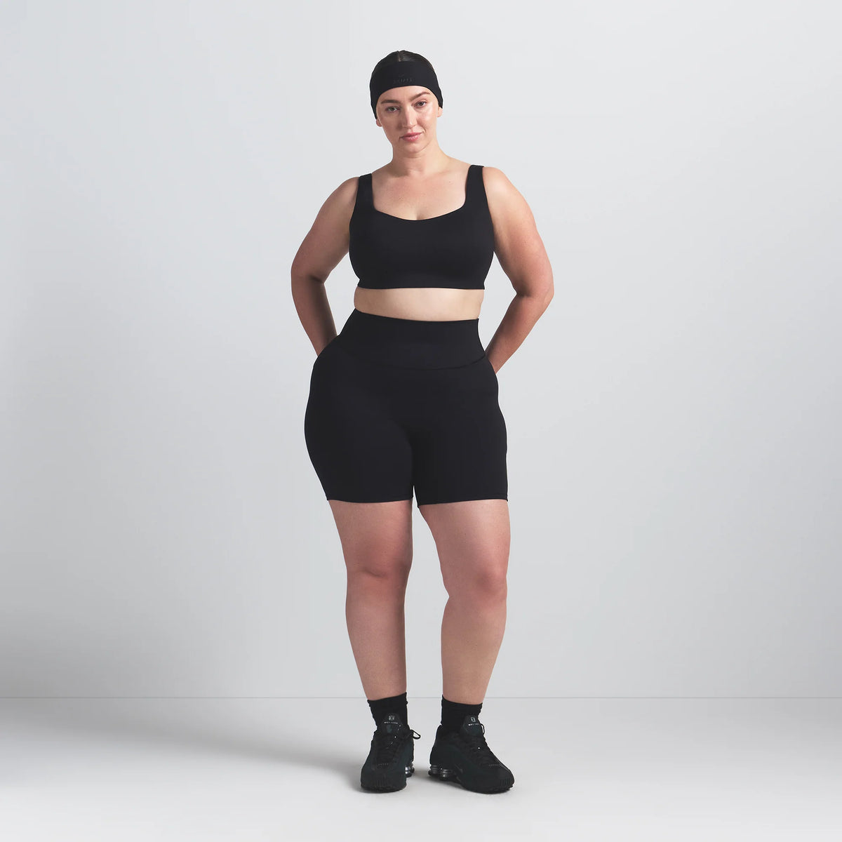 NikeSKIMS MATTE SCOOP NECK BRA | OBSIDIAN