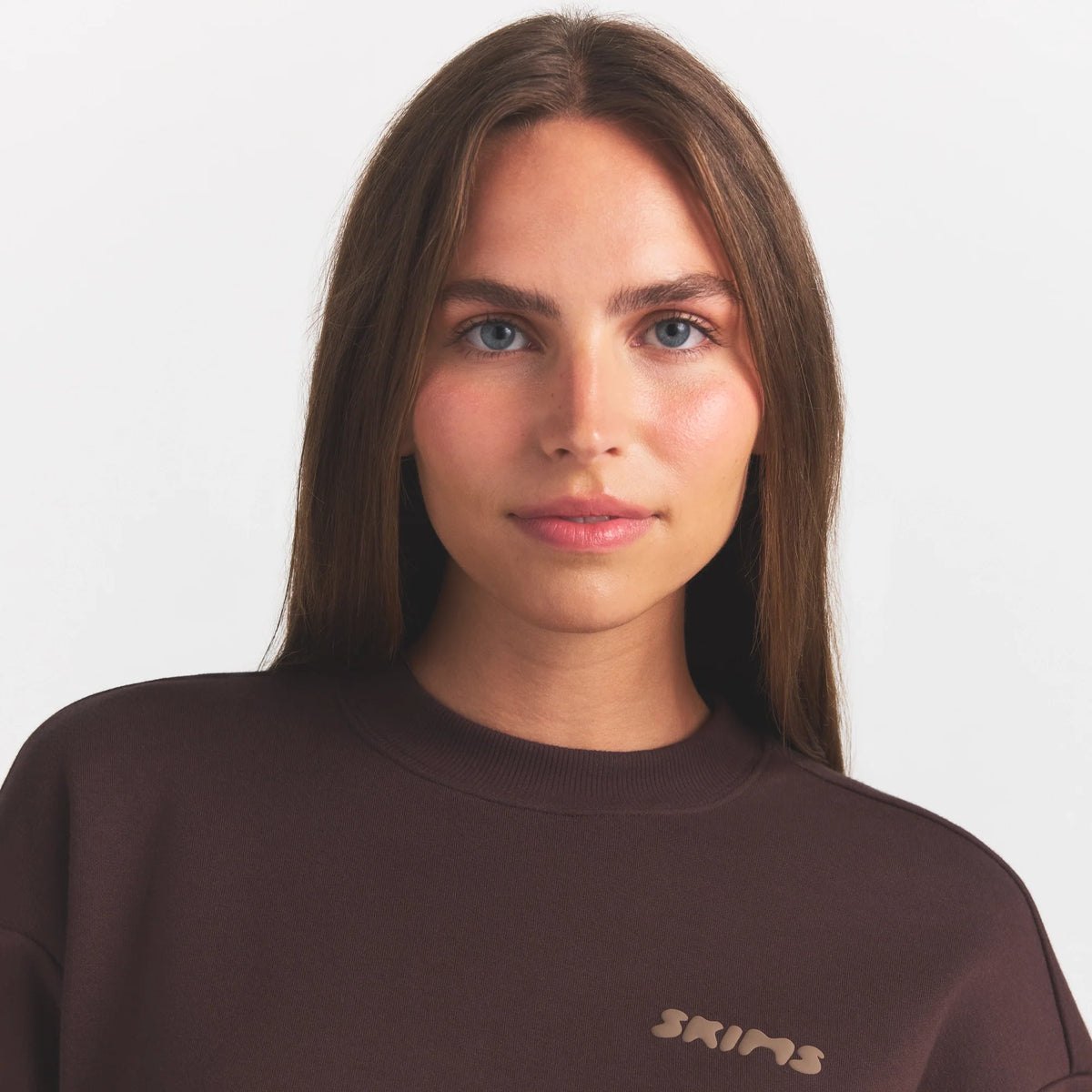 COTTON FLEECE CREWNECK WITH EMBOSSED LOGO | ESPRESSO
