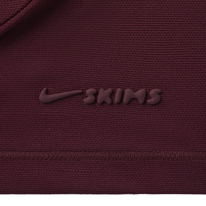 NikeSKIMS AIRY BABY T-SHIRT | CURRANT