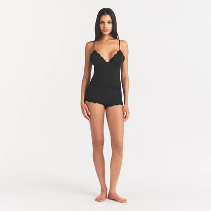 FITS EVERYBODY LACE TRIANGLE CAMI AND BOY SHORT SET | ONYX