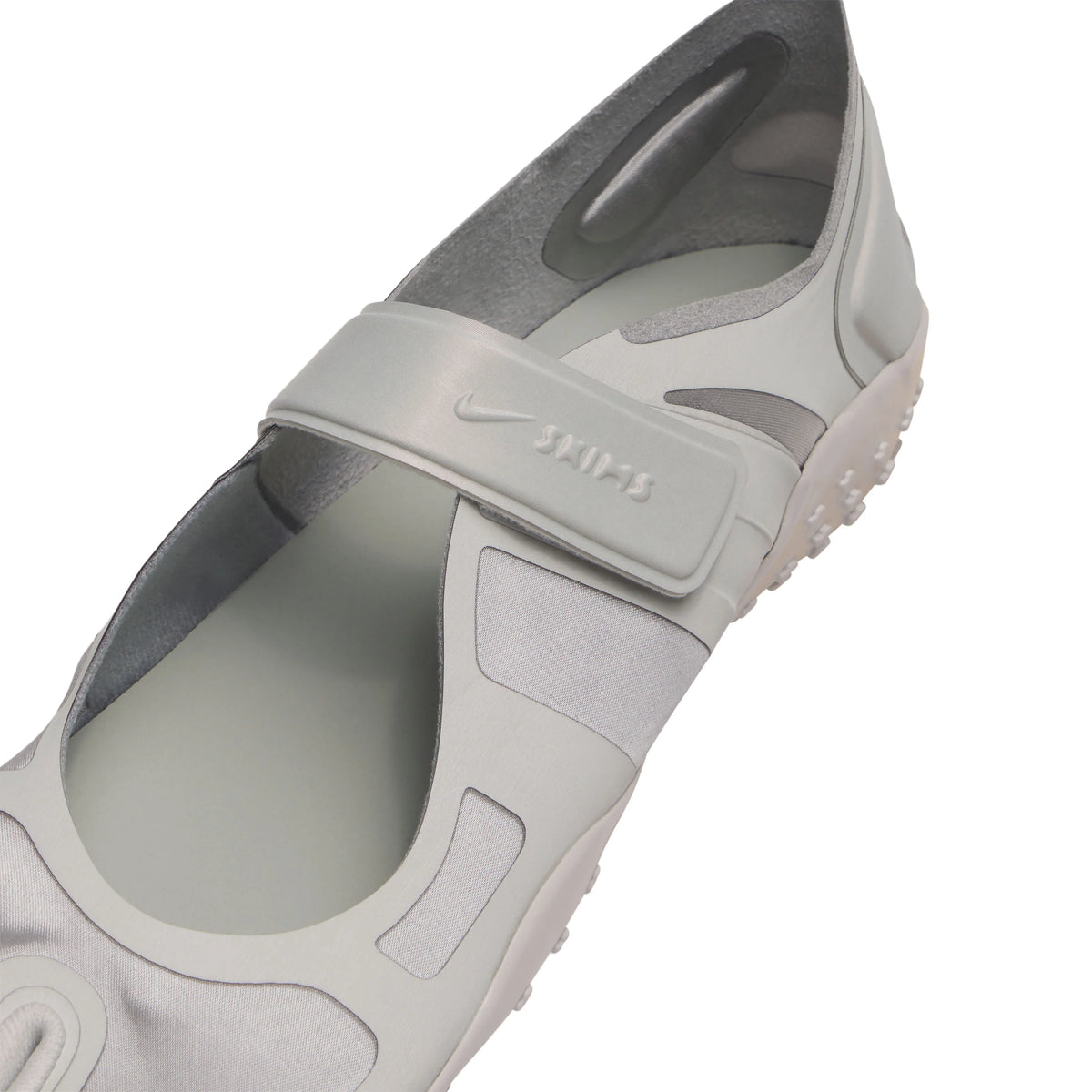 NikeSKIMS FOOTWEAR RIFT SATIN | SILVER