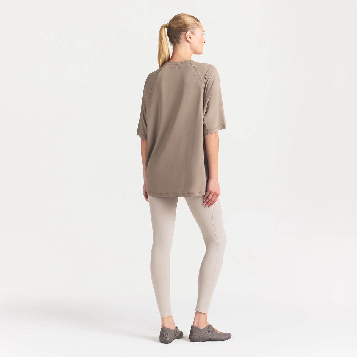 NikeSKIMS AIRY DRI-FIT™ OVERSIZED T-SHIRT | DRIFTWOOD