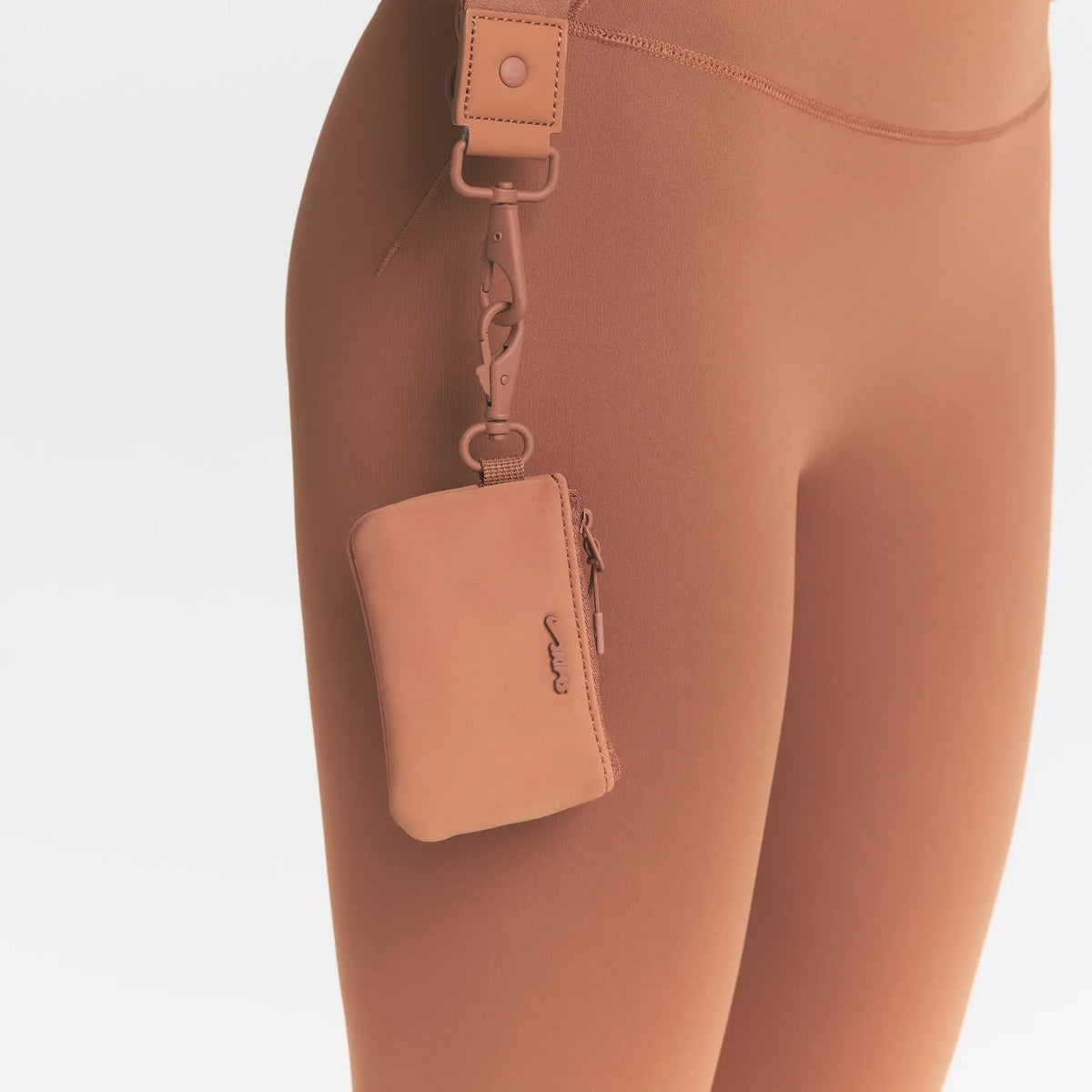 NikeSKIMS ACCESSORIES CLIPPABLE POUCH | CAROB BROWN