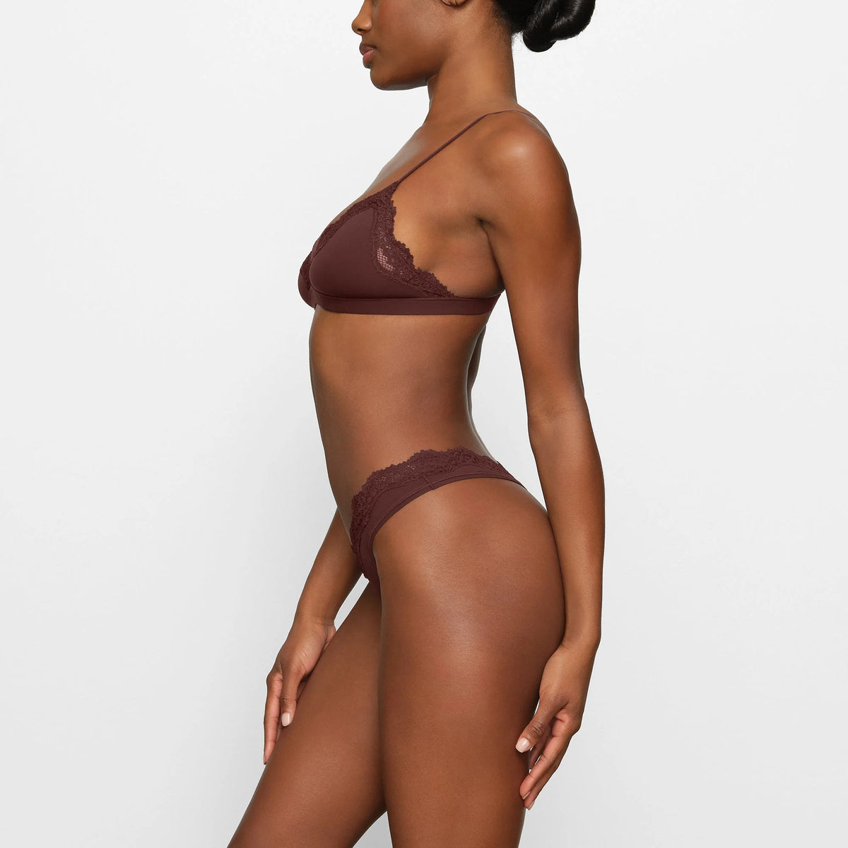 FITS EVERYBODY LACE TRIANGLE BRALETTE | COCOA