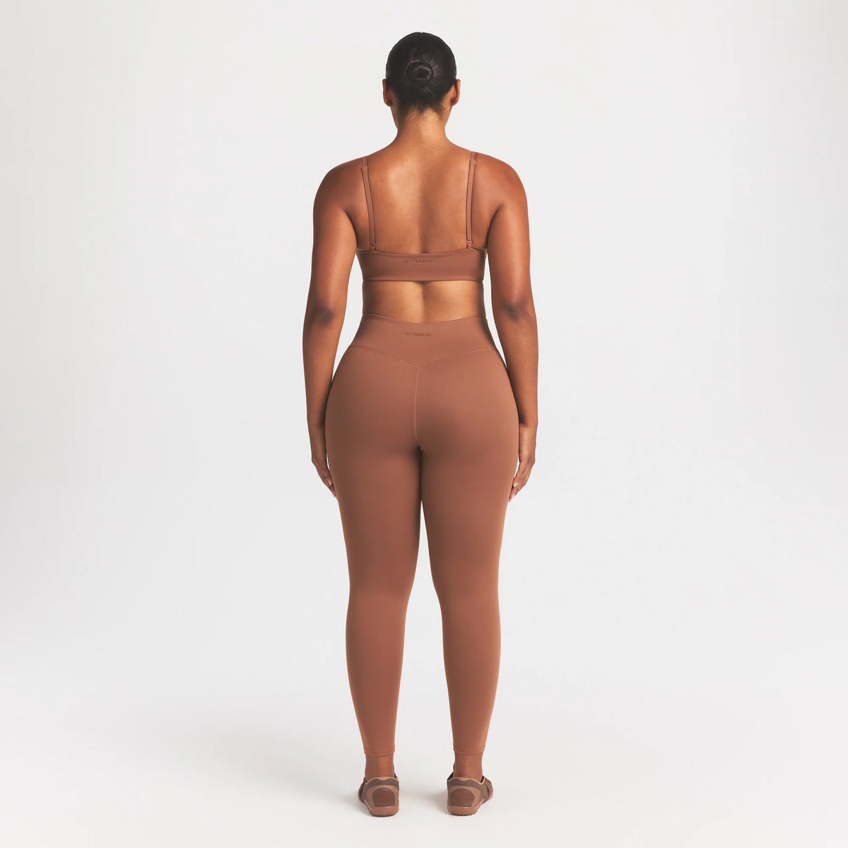 NikeSKIMS MATTE 26" LEGGING | CAROB BROWN