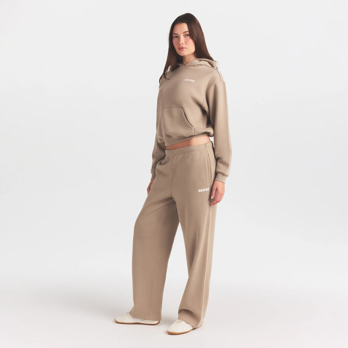 COTTON FLEECE STRAIGHT LEG PANT WITH EMBOSSED LOGO | LATTE