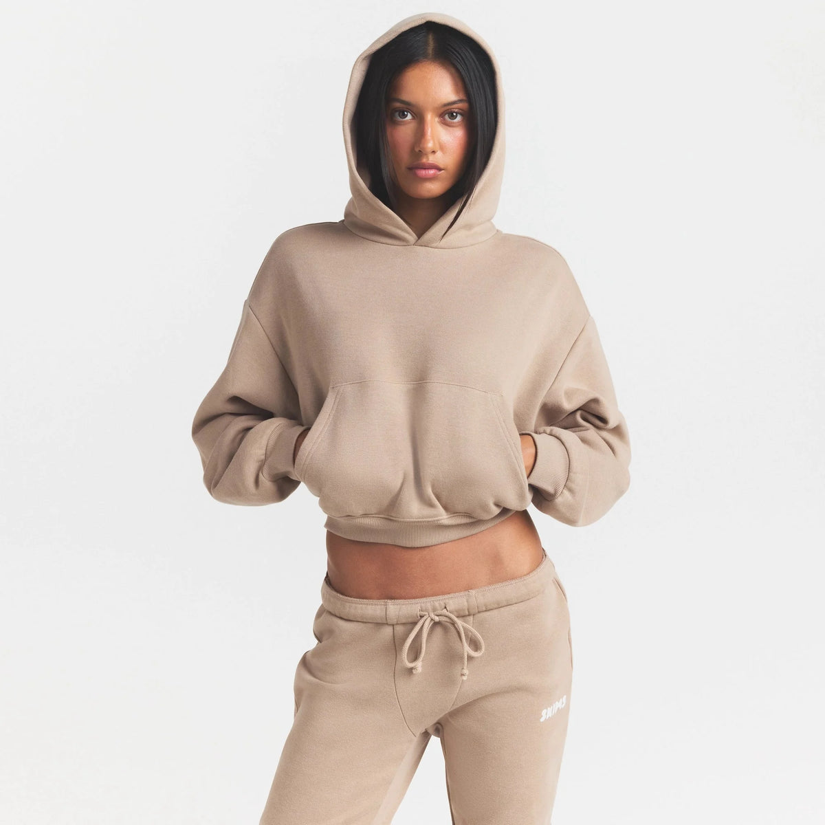 COTTON FLEECE CROPPED HOODIE WITH EMBOSSED LOGO | LATTE