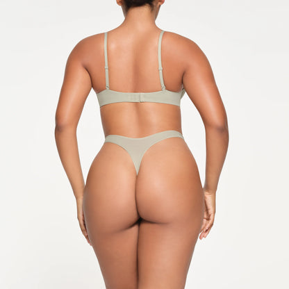 FITS EVERYBODY PLUNGE BRA | TALC