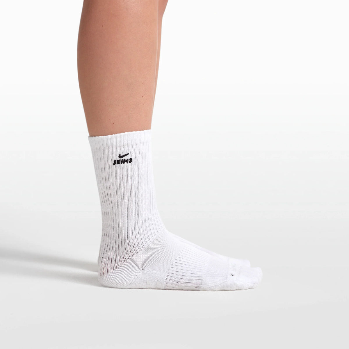 NikeSKIMS ACCESSORIES DRI-FIT™ PILATES CREW SOCK | SNOW