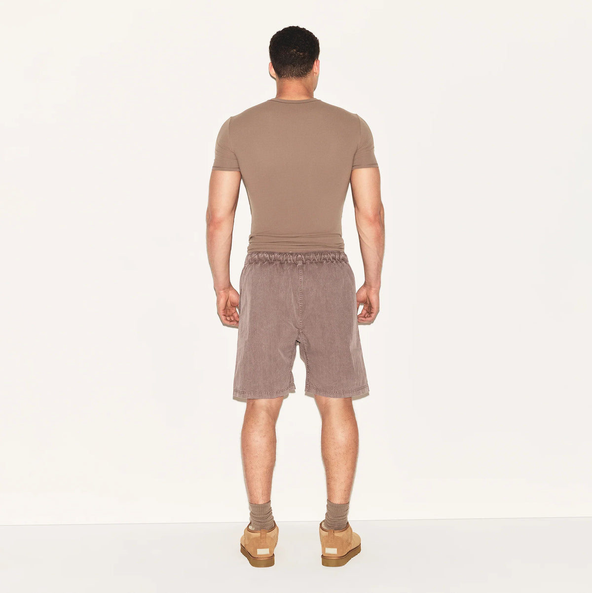 FITS EVERYBODY MENS SLIM T-SHIRT | UMBER