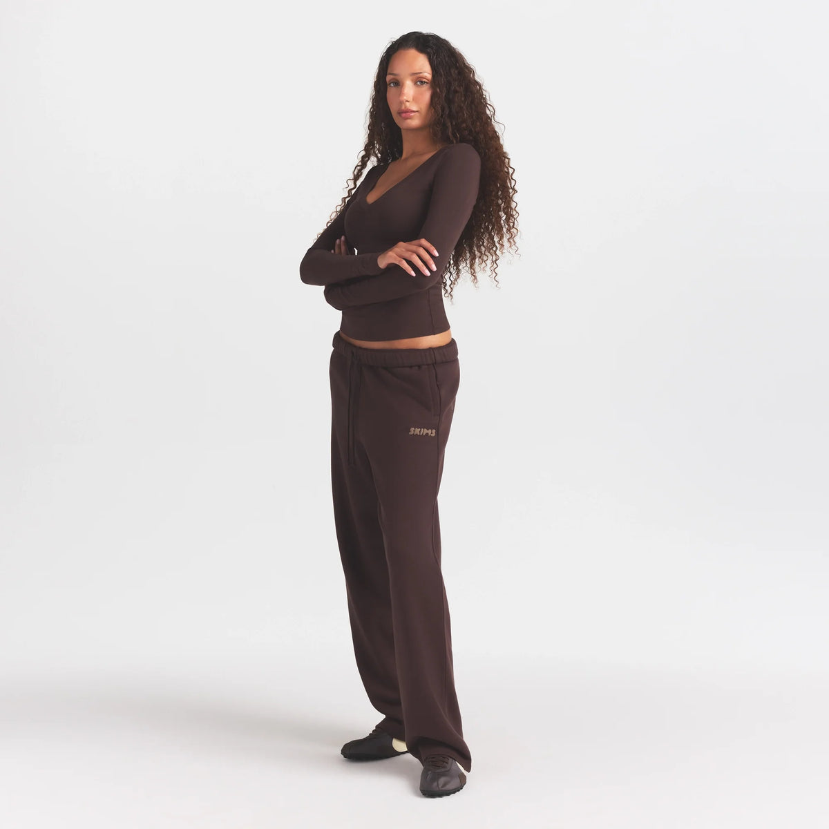 COTTON FLEECE STRAIGHT LEG PANT WITH EMBOSSED LOGO | ESPRESSO