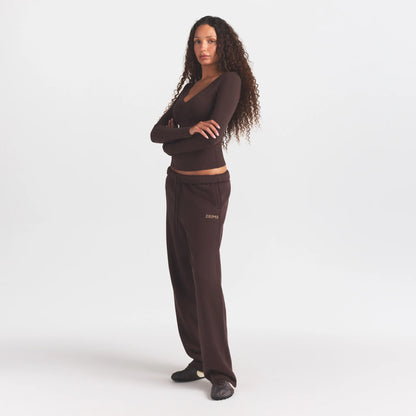 COTTON FLEECE STRAIGHT LEG PANT WITH EMBOSSED LOGO | ESPRESSO