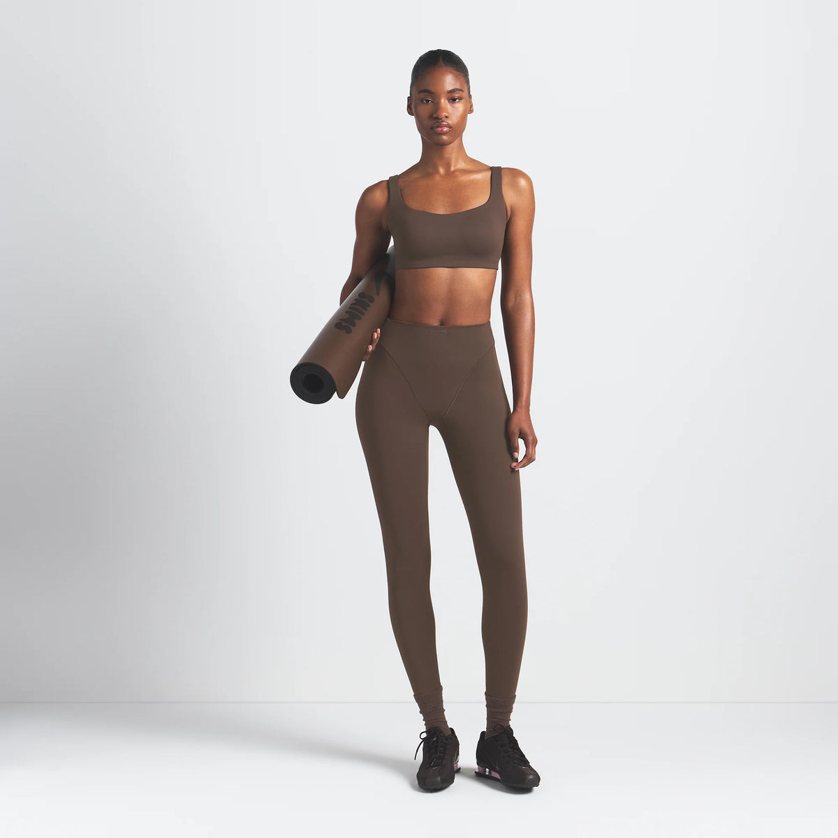 NikeSKIMS MATTE SCOOP NECK BRA | DARK SEPIA