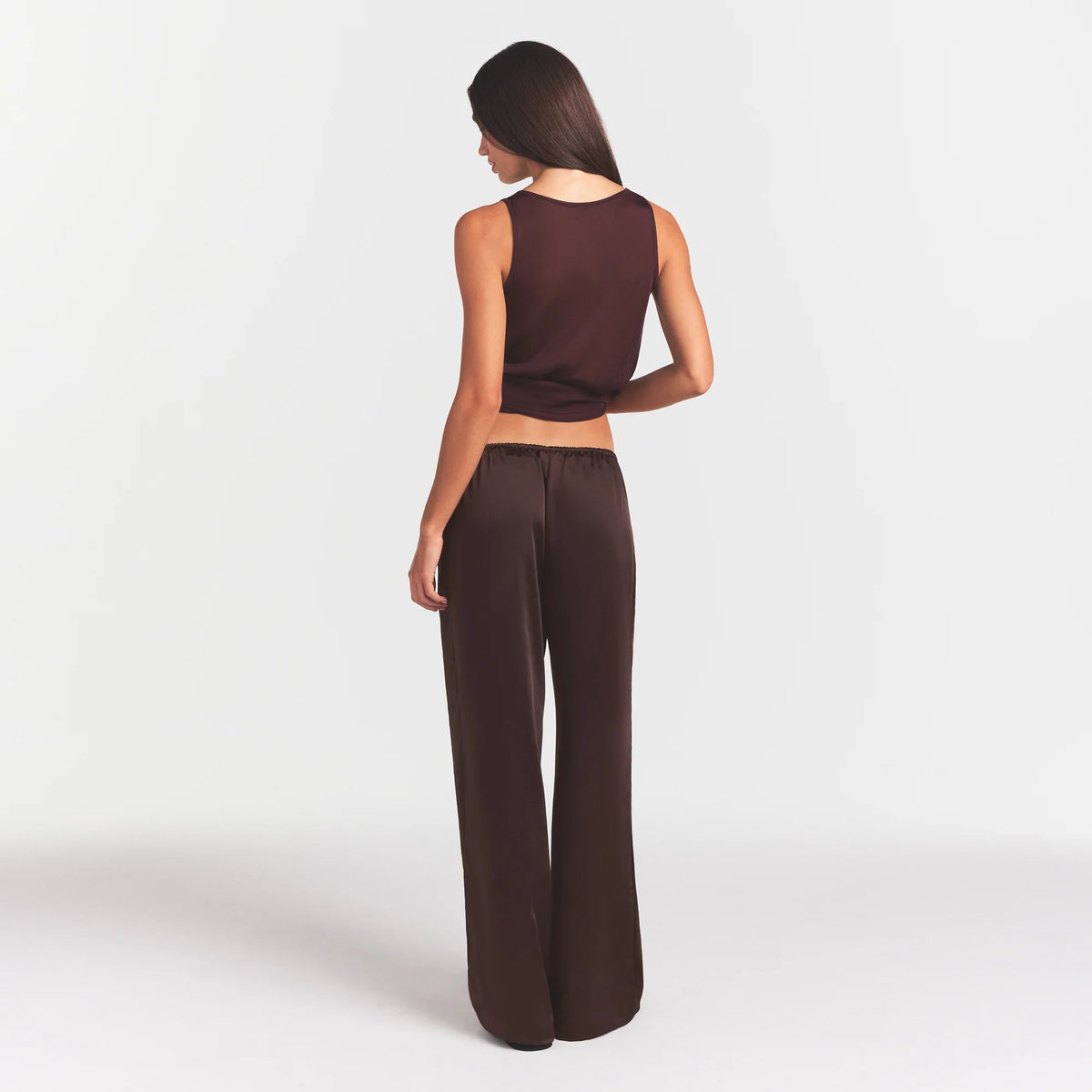 LIGHTWEIGHT SATIN STRAIGHT LEG PANT | ESPRESSO