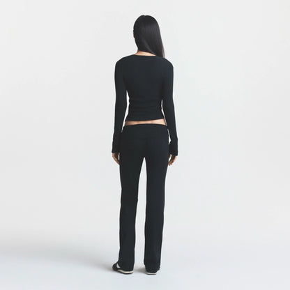 ESSENTIAL KNIT LONG SLEEVE V NECK | ONYX