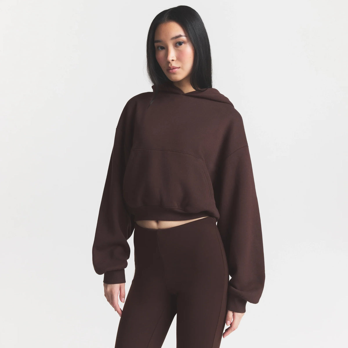 COTTON FLEECE CROPPED HOODIE WITH EMBOSSED LOGO | ESPRESSO