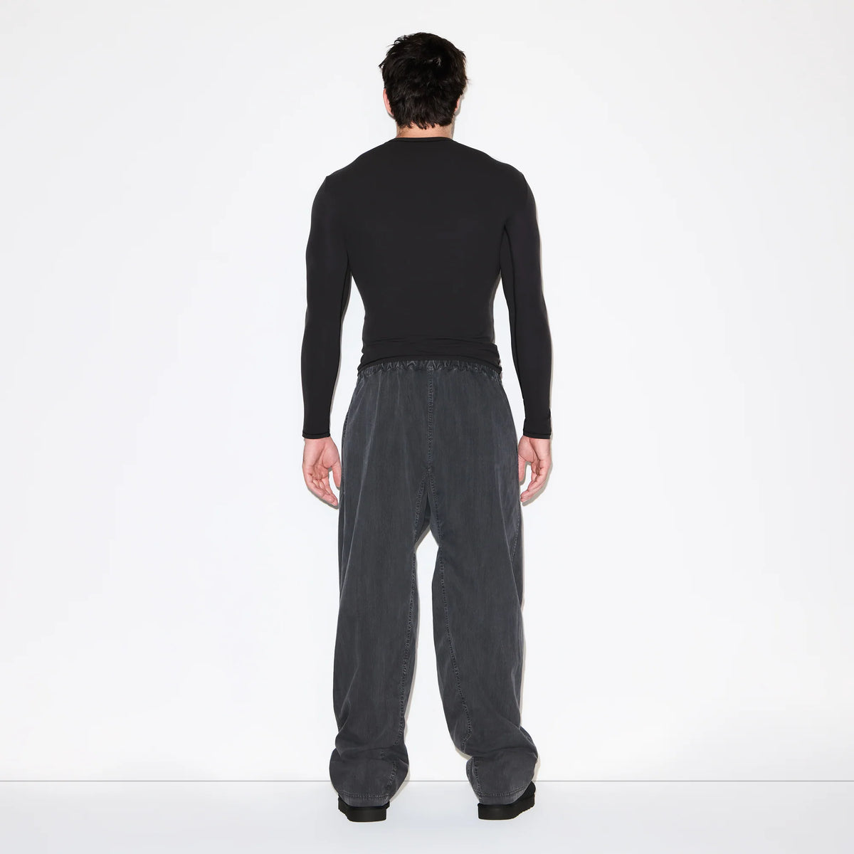 FITS EVERYBODY MENS SLIM LONG SLEEVE T-SHIRT | ONYX